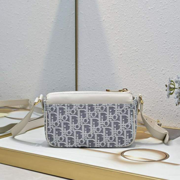 Picture of Dior Handbags _SKUfw239234174fw